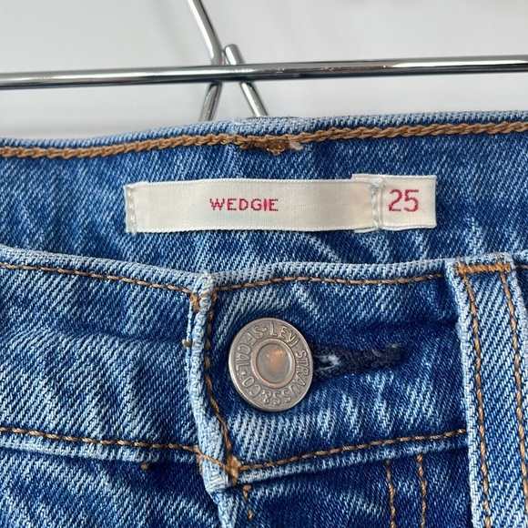 Levi’s Wedgie Jean - Picture 2 of 3